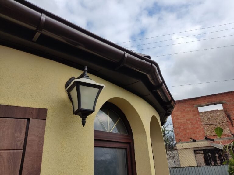 Підшивка карнізу