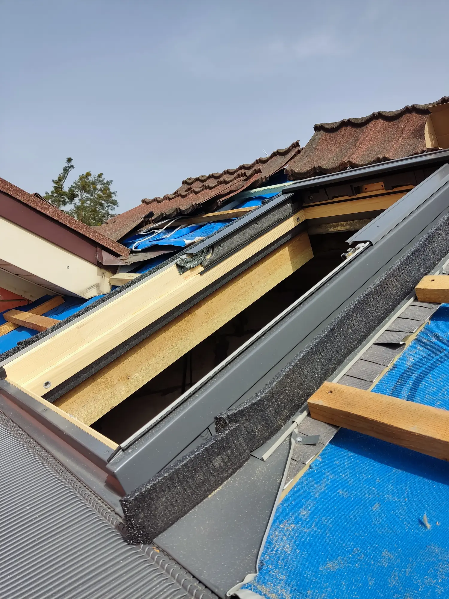 Установка мансардного окна